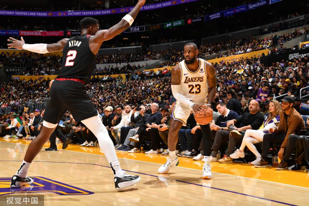 他果断换上 他果断换上